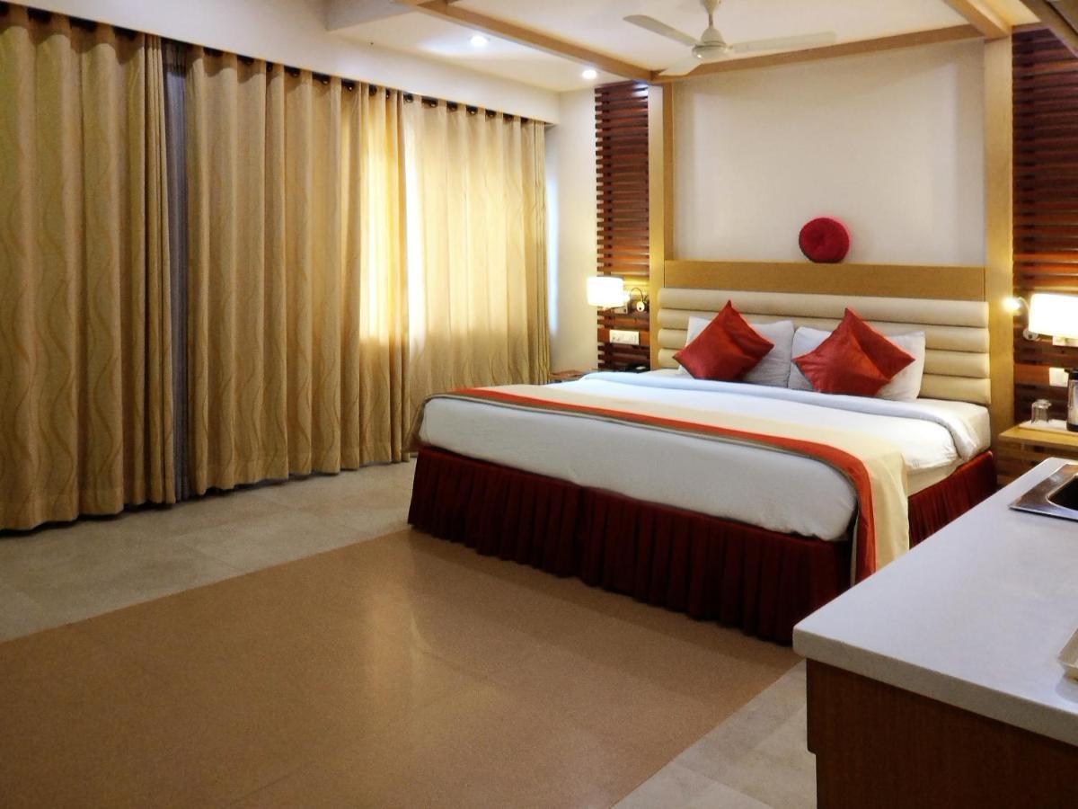 Hotel Mb International Palace Side Mysore Exterior foto